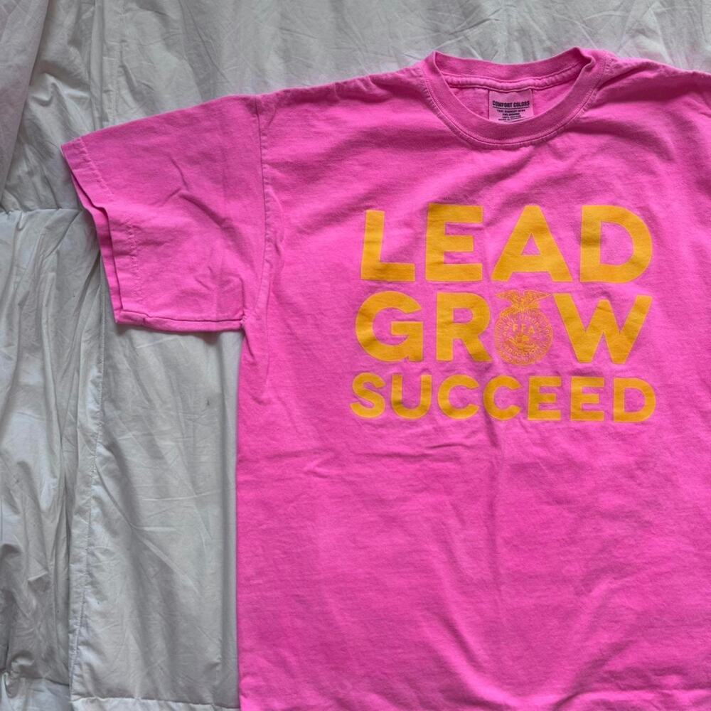 Pink ffa lead grow succeed graphic t shirt sz m comfort colors cotton casual
